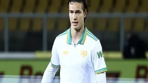 篮球对决：掘金对阵篮网——谁将打破连败魔咒？