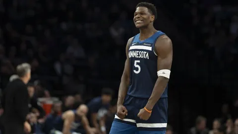 “湖人队或以1400万中产限价签下实力球员，詹姆斯可能降薪助力留守”